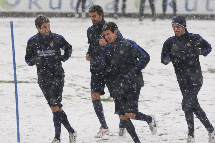 Các cầu thủ Real Sociedad phải tập luyện dưới thời tiết vô cùng giá buốt